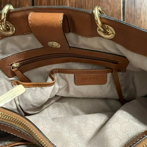 Michael Kors Cynthia Leather Satchel Signature Handbag - Picture 3 of 15